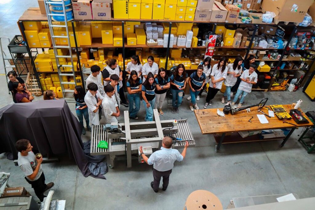 405568278_18108135310349325_429503904332589259_n